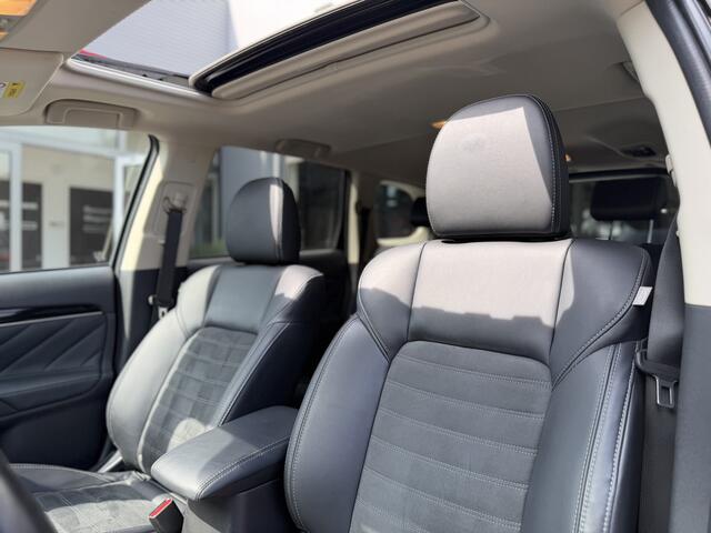 Mitsubishi OUTLANDER 2.4 PHEV Intense+ 4WD | GEEN AFLEVERKOSTEN | Trekhaak afneembaar, Schuif-/kanteldak, Apple/Android