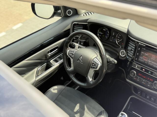 Mitsubishi OUTLANDER 2.4 PHEV Intense+ 4WD | GEEN AFLEVERKOSTEN | Trekhaak afneembaar, Schuif-/kanteldak, Apple/Android