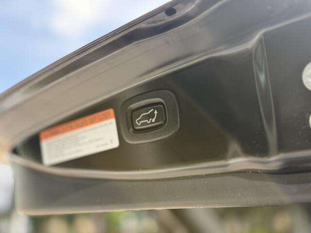Mitsubishi OUTLANDER 2.4 PHEV Intense+ 4WD | GEEN AFLEVERKOSTEN | Trekhaak afneembaar, Schuif-/kanteldak, Apple/Android