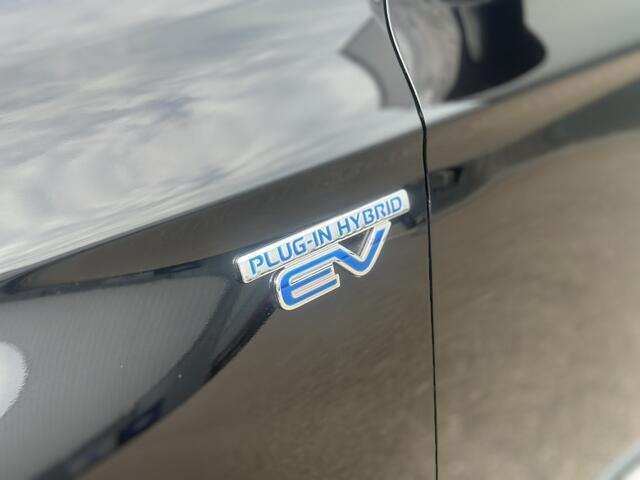 Mitsubishi OUTLANDER 2.4 PHEV Instyle / 1e eigenaar / Schuifdak / Trekhaak / Leer