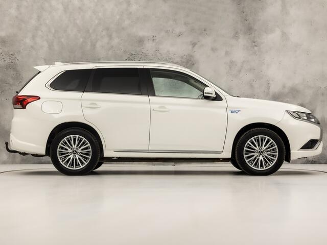 Mitsubishi OUTLANDER 2.4 PHEV Intense+ 225Pk Automaat (APPLE CARPLAY, CAMERA, LEDER/ALCANTARA, SPORTSTOELEN, GETINT GLAS, TREKHAAK, NIEUWE APK, NIEUWSTAAT)