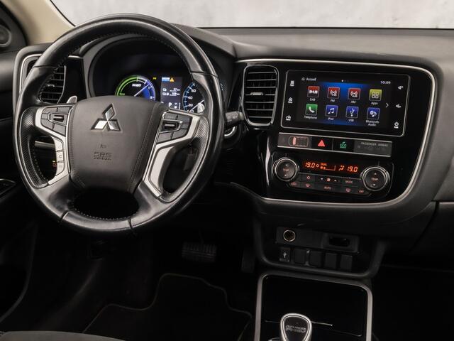 Mitsubishi OUTLANDER 2.4 PHEV Intense+ 225Pk Automaat (APPLE CARPLAY, CAMERA, LEDER/ALCANTARA, SPORTSTOELEN, GETINT GLAS, TREKHAAK, NIEUWE APK, NIEUWSTAAT)