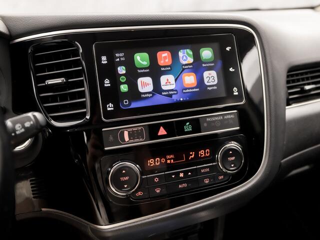 Mitsubishi OUTLANDER 2.4 PHEV Intense+ 225Pk Automaat (APPLE CARPLAY, CAMERA, LEDER/ALCANTARA, SPORTSTOELEN, GETINT GLAS, TREKHAAK, NIEUWE APK, NIEUWSTAAT)