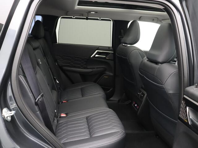 Mitsubishi OUTLANDER 2.4 PHEV Instyle | ¤8000,- KORTING! | Stoelverwarming Voor en Achter | Elektrische Achterklep | Yamaha audio | Panoramadak | Stoelmassage |
