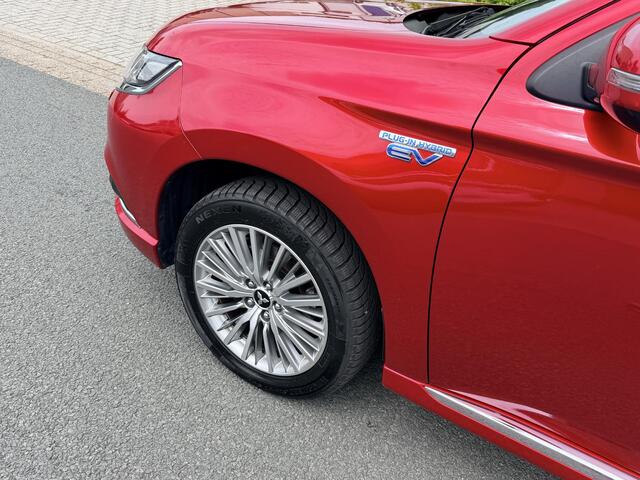 Mitsubishi OUTLANDER 2.4 PHEV 239PK NavioLederoCamera
