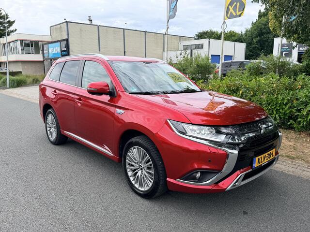 Mitsubishi OUTLANDER 2.4 PHEV 239PK NavioLederoCamera