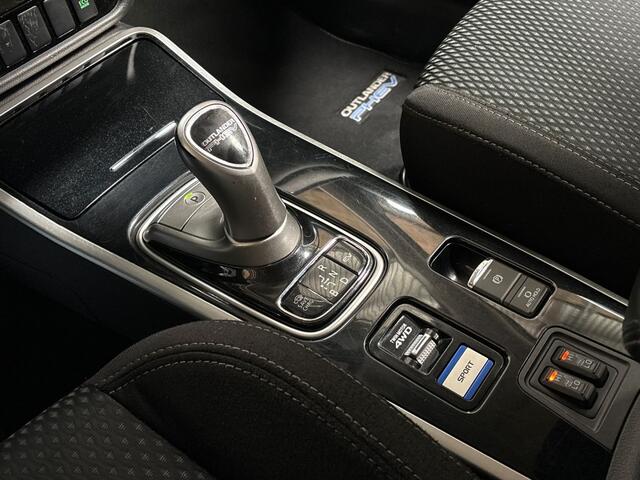 Mitsubishi OUTLANDER SPORT 2.4 PHEV Automaat 225Pk (APPLE CARPLAY, CAMERA, CRUISE, STOELVERWARMING, TREKHAAK, LM VELGEN, NIEUWE APK, NIEUWSTAAT)