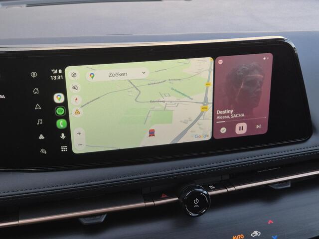 Nissan Ariya e-4ORCE Evolve+ Pack 87 kWh Automaat / Accu SOH 99% / Fabrieksgarantie tot 07-2027 / CCS snelladen / WLTP bereik 498 km bereik stad 612 km / Head Up Display / Glazen schuif- en kanteldak / Stuur-, Stoel & Achterbank verwarming / Elektrische achterklep / S