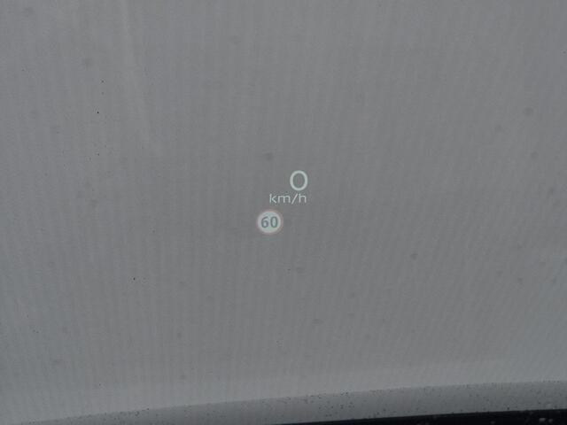 Nissan Ariya Evolve 66 kWh / 99% SOH / Glazen schuif- en kanteldak / CCS snelladen / warmtepomp / Stuur- Stoel & Achterbank verwarming / Head Up Display / Adaptief cruise control / Stoelventilatie / Bose Audio Systeem / Elektrische achterklep / Draadloze telefoon lad