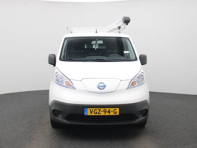 Nissan E-NV200 Optima 40 kWh 109PK Automaat | Luchtvering | Kopschot met ruit | Extra inbraakbeveiliging laadruimte | Sidebars | Opbergkasten | Rhino Pipetube | Climate Control / ECC | Trekhaak | Cruise control | Achteruitrijcamera | Dakrailing | Imperiaal rol | Schuif