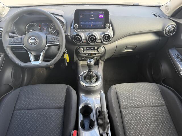 Nissan JUKE 1.0 DIG-T Acenta / Fabrieksgarantie tot 03-2029 / Camera / Navigatie Apple Carplay & AndroidAuto / Stoelverwarming / Cruise Control / DAB / LED / All Season Banden /