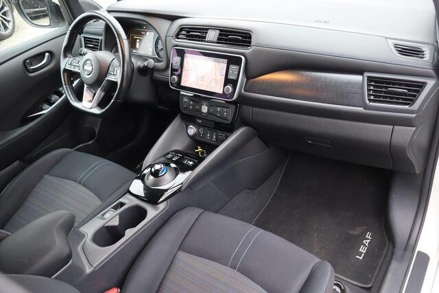 Nissan LEAF N-Connecta 40 kWh 91,1% SOH, Navigatie, Cruise control, 360 Camera, Stoelverwarming, Lederen interieur, Climate control