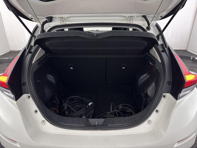 Nissan LEAF Acenta 40 kWh (INCL.BTW) Aut. *ADAPTIVE-CRUISE | KEYLESS | TOP-VIEW | NAVI-FULLMAP | BLIND-SPOT | DAB+ | COMFORTSEATS | DIGI-COCKPIT | PRIVACY-GLASS | 17"ALU*