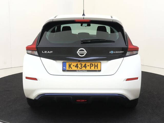 Nissan LEAF Acenta 40 kWh | Climate Control / ECC | Licht metalen velgen 16 inch | Cruise control | Navigatie | Park Distance Control achter | Achteruitrijcamera |
