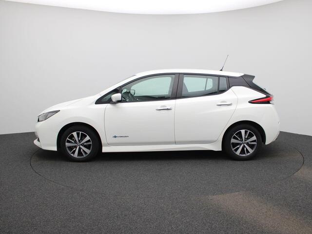Nissan LEAF Acenta 40 kWh | Climate Control / ECC | Licht metalen velgen 16 inch | Cruise control Adaptive | Connectiviteit af fabriek, Navigatie | LED koplampen | Park Distance Control achter | Achteruitrijcamera |