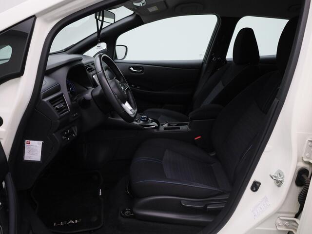 Nissan LEAF Acenta 40 kWh | Climate Control / ECC | Licht metalen velgen 16 inch | Cruise control Adaptive | Connectiviteit af fabriek, Navigatie | LED koplampen | Park Distance Control achter | Achteruitrijcamera |