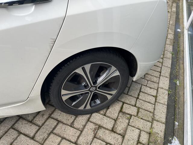 Nissan LEAF Tekna 40 kWh / Camera / Bose / Leer / Stoelverwarming / Led