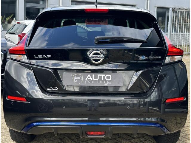 Nissan LEAF 40 kWh LUXE | SOH 91,6% | Achteruitijcamera | Navigatie | Climate Control | Lichtmetalen Velgen | 2 Sleutels |