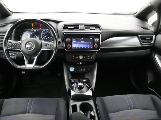 Nissan LEAF Acenta 40 kWh Electric / SoH 84,9% / Stoel en Stuurverwarming / Navigatie / Achteruitrijcamera / Keyless / Dodehoek Detectie / Dealeronderhouden /