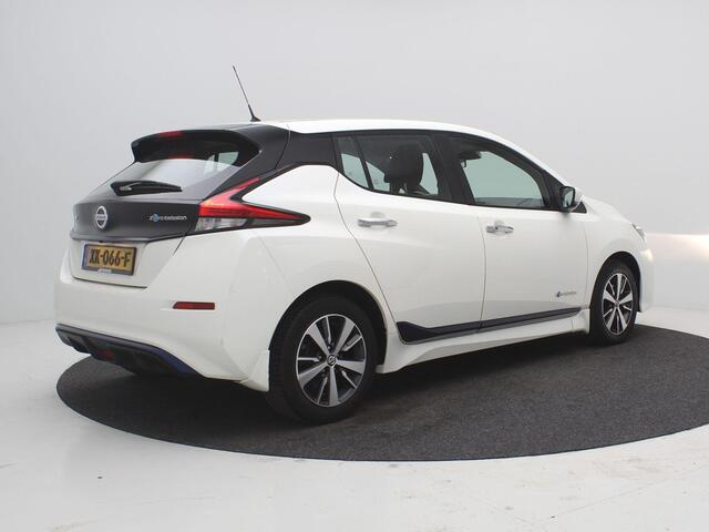 Nissan LEAF Acenta 40 kWh Electric / SoH 84,9% / Stoel en Stuurverwarming / Navigatie / Achteruitrijcamera / Keyless / Dodehoek Detectie / Dealeronderhouden /