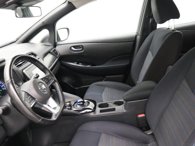 Nissan LEAF Acenta 40 kWh Electric / SoH 84,9% / Stoel en Stuurverwarming / Navigatie / Achteruitrijcamera / Keyless / Dodehoek Detectie / Dealeronderhouden /