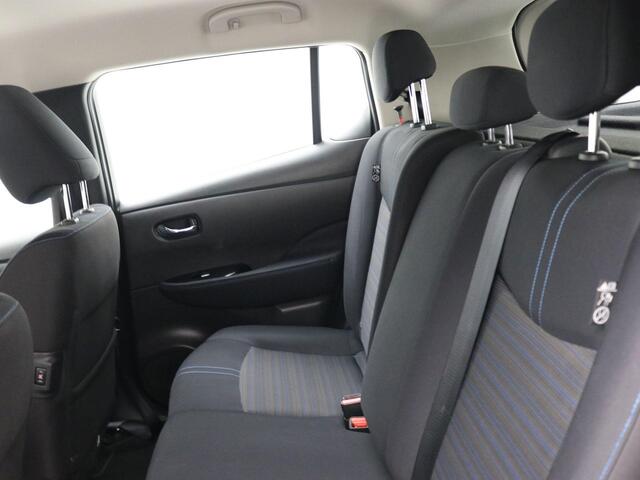 Nissan LEAF Acenta 40 kWh Electric / SoH 84,9% / Stoel en Stuurverwarming / Navigatie / Achteruitrijcamera / Keyless / Dodehoek Detectie / Dealeronderhouden /