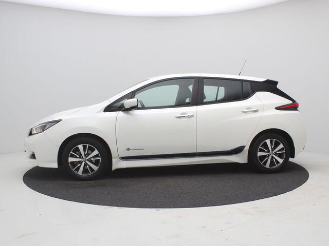 Nissan LEAF Acenta 40 kWh Electric / SoH 84,9% / Stoel en Stuurverwarming / Navigatie / Achteruitrijcamera / Keyless / Dodehoek Detectie / Dealeronderhouden /