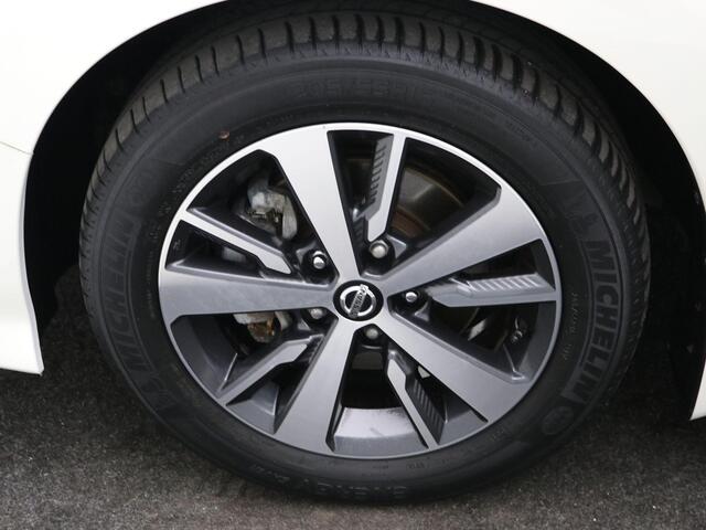 Nissan LEAF Acenta 40 kWh Electric / SoH 84,9% / Stoel en Stuurverwarming / Navigatie / Achteruitrijcamera / Keyless / Dodehoek Detectie / Dealeronderhouden /