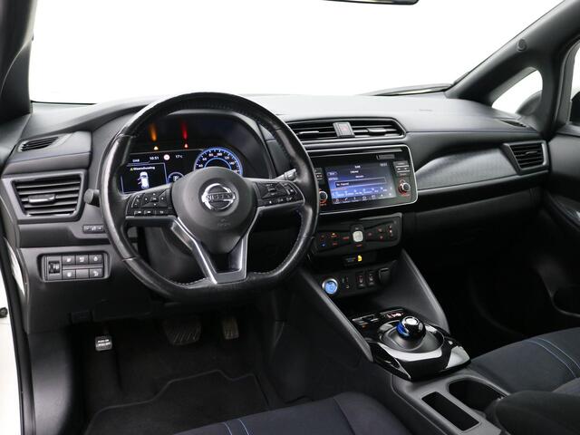 Nissan LEAF Acenta 40 kWh Electric / SoH 84,9% / Stoel en Stuurverwarming / Navigatie / Achteruitrijcamera / Keyless / Dodehoek Detectie / Dealeronderhouden /