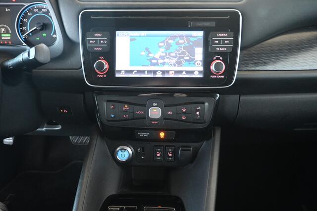 Nissan LEAF N-Connecta 40 kWh Automaat Navigatie Stoelverwarming Goed Onderhouden! Inruil Mogelijk!