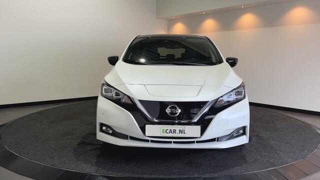 Nissan LEAF Tekna 40 kWh Leer | Navigatie | LED | Trekhaak | SOH 86,1% dak zwart