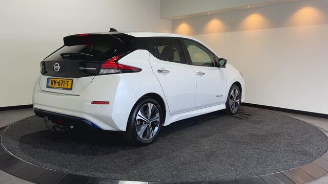 Nissan LEAF Tekna 40 kWh Leer | Navigatie | LED | Trekhaak | SOH 86,1% dak zwart