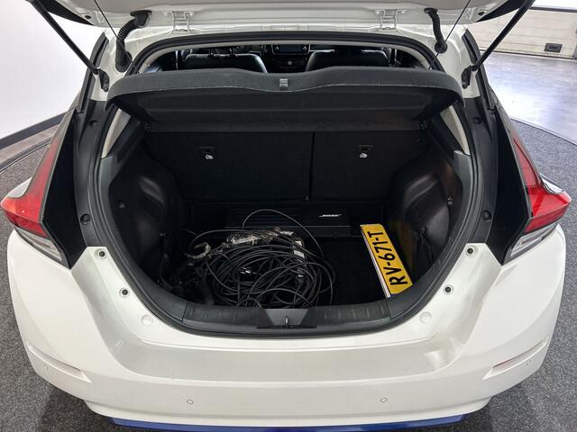 Nissan LEAF Tekna 40 kWh Leer | Navigatie | LED | Trekhaak | SOH 86,1% dak zwart
