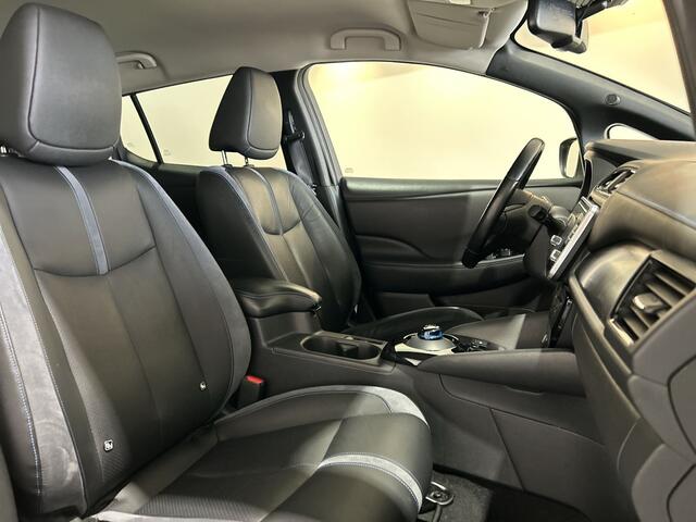 Nissan LEAF Tekna 40 kWh Leer | Navigatie | LED | Trekhaak | SOH 86,1% dak zwart
