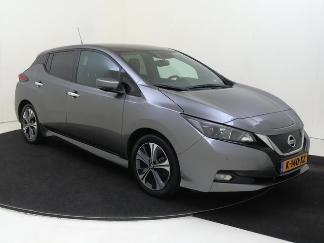 Nissan LEAF N-Connecta 40 kWh achterbank verwarmd | Apple Carplay/Android Auto | SoH 88,54% | cruise control adaptief | dodehoek detectie | lichtmetalen velgen 17" | navigatiesysteem full map | rijstrooksensor met correctie | voorstoelen verwarmd| warmtepomp