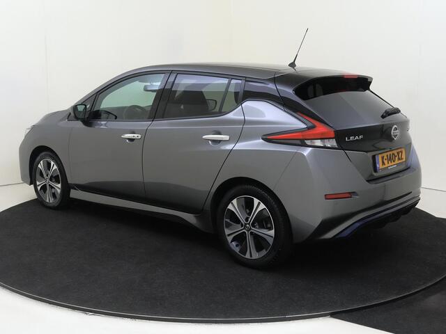 Nissan LEAF N-Connecta 40 kWh achterbank verwarmd | Apple Carplay/Android Auto | SoH 88,54% | cruise control adaptief | dodehoek detectie | lichtmetalen velgen 17" | navigatiesysteem full map | rijstrooksensor met correctie | voorstoelen verwarmd| warmtepomp