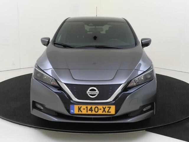 Nissan LEAF N-Connecta 40 kWh achterbank verwarmd | Apple Carplay/Android Auto | SoH 88,54% | cruise control adaptief | dodehoek detectie | lichtmetalen velgen 17" | navigatiesysteem full map | rijstrooksensor met correctie | voorstoelen verwarmd| warmtepomp