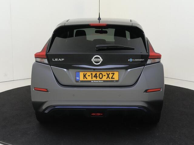 Nissan LEAF N-Connecta 40 kWh achterbank verwarmd | Apple Carplay/Android Auto | SoH 88,54% | cruise control adaptief | dodehoek detectie | lichtmetalen velgen 17" | navigatiesysteem full map | rijstrooksensor met correctie | voorstoelen verwarmd| warmtepomp