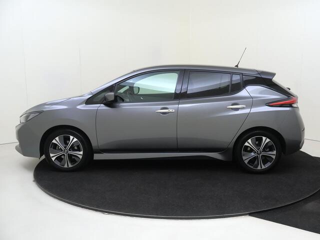 Nissan LEAF N-Connecta 40 kWh achterbank verwarmd | Apple Carplay/Android Auto | SoH 88,54% | cruise control adaptief | dodehoek detectie | lichtmetalen velgen 17" | navigatiesysteem full map | rijstrooksensor met correctie | voorstoelen verwarmd| warmtepomp