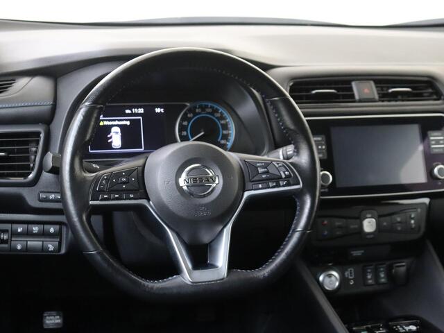 Nissan LEAF N-Connecta 40 kWh achterbank verwarmd | Apple Carplay/Android Auto | SoH 88,54% | cruise control adaptief | dodehoek detectie | lichtmetalen velgen 17" | navigatiesysteem full map | rijstrooksensor met correctie | voorstoelen verwarmd| warmtepomp