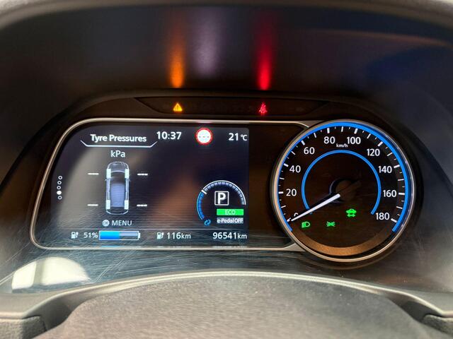 Nissan LEAF Tekna 40 kWh | 360 graden Camera | Navigatie | Stoel en Stuurwiel verwarming | Adaptive Cruise Control |