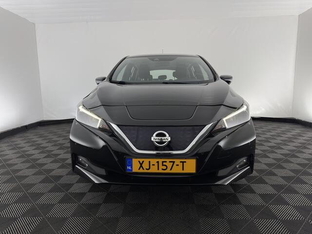 Nissan LEAF N-Connecta 40 kWh (INCL-BTW) Aut. *HEATPUMP | NAVI-FULLMAP | TOPVIEW | KEYLESS | BLINDSPOT | DIGI-COCKPIT | HEATED-COMFORTSEATS | DAB | PRIVACYGLASS | ECC | ADAPTIVE-CRUISE | PDC | CARPLAY | 16"ALU*