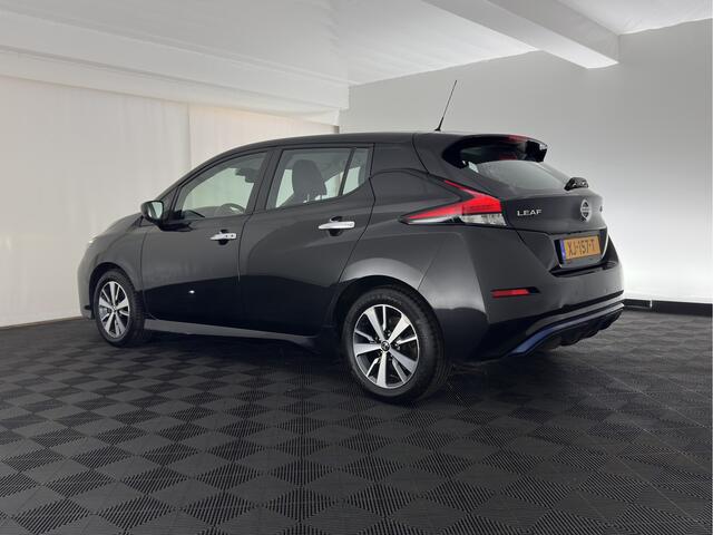 Nissan LEAF N-Connecta 40 kWh (INCL-BTW) Aut. *HEATPUMP | NAVI-FULLMAP | TOPVIEW | KEYLESS | BLINDSPOT | DIGI-COCKPIT | HEATED-COMFORTSEATS | DAB | PRIVACYGLASS | ECC | ADAPTIVE-CRUISE | PDC | CARPLAY | 16"ALU*