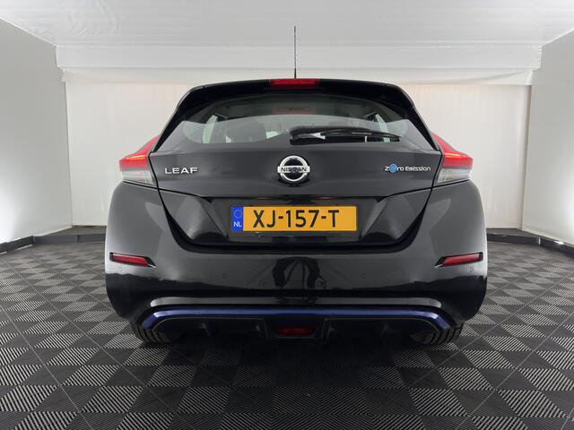 Nissan LEAF N-Connecta 40 kWh (INCL-BTW) Aut. *HEATPUMP | NAVI-FULLMAP | TOPVIEW | KEYLESS | BLINDSPOT | DIGI-COCKPIT | HEATED-COMFORTSEATS | DAB | PRIVACYGLASS | ECC | ADAPTIVE-CRUISE | PDC | CARPLAY | 16"ALU*