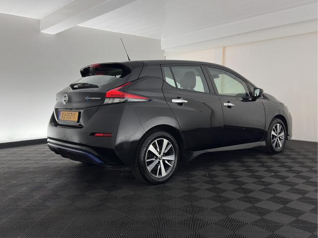Nissan LEAF N-Connecta 40 kWh (INCL-BTW) Aut. *HEATPUMP | NAVI-FULLMAP | TOPVIEW | KEYLESS | BLINDSPOT | DIGI-COCKPIT | HEATED-COMFORTSEATS | DAB | PRIVACYGLASS | ECC | ADAPTIVE-CRUISE | PDC | CARPLAY | 16"ALU*