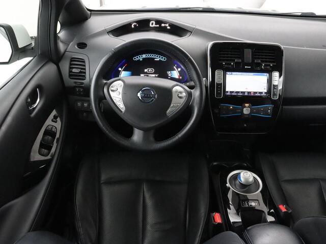 Nissan LEAF 30 kWh | SOH 88% | Leder | Stoelverwarming | Trekhaak | 360 Camera | Navigatie | Achterbankverwarming | Bose Sound | Bluetooth | Climate control | Cruise control | Origineel NL