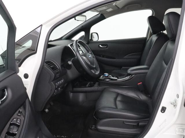 Nissan LEAF 30 kWh | SOH 88% | Leder | Stoelverwarming | Trekhaak | 360 Camera | Navigatie | Achterbankverwarming | Bose Sound | Bluetooth | Climate control | Cruise control | Origineel NL