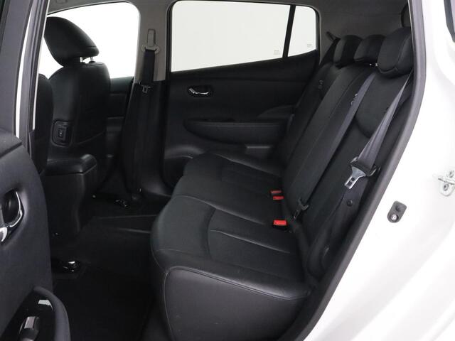 Nissan LEAF 30 kWh | SOH 88% | Leder | Stoelverwarming | Trekhaak | 360 Camera | Navigatie | Achterbankverwarming | Bose Sound | Bluetooth | Climate control | Cruise control | Origineel NL