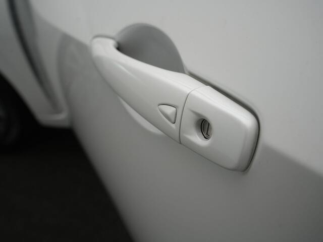 Nissan MICRA 0.9 IG-T 90 N-Connecta - RIJKLAARPRIJS - All Seasonbanden - Achteruitrijcamera - Stoelverwarming!