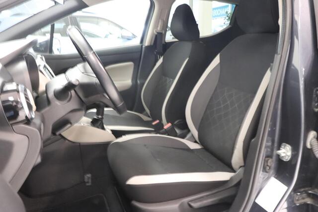 Nissan MICRA 0.9 IG-T N-Connecta | Camera | Climate control | Navigatie | Stoelverwarming | Key-Less |